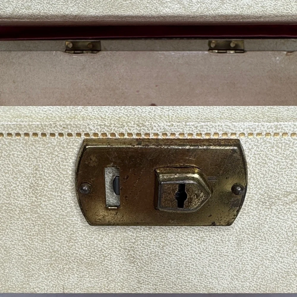 Vintage 1970's Cream and Gold Leaf Pattern Faux Leather Jewelry Box no key